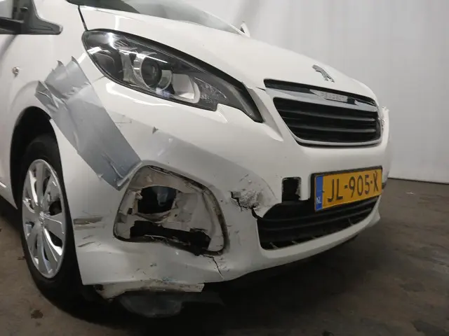 Peugeot 108 1.0 e-VTi Active Schadeauto!! 2016 Benzine 10
