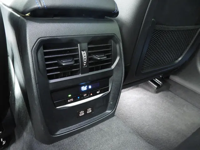 BMW 3 Serie Touring 318i 2022 Benzine 18