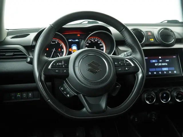 Suzuki Swift 1.2 Style Smart Hybrid 2023 Benzine 11