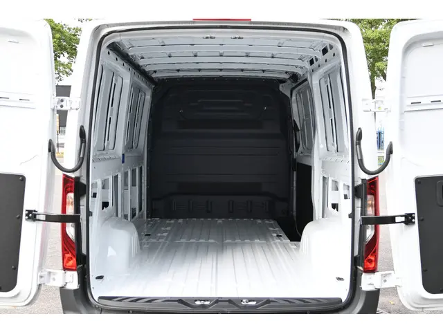 Mercedes-Benz Sprinter 319 CDI L2H1 4x4 2024 Diesel 13