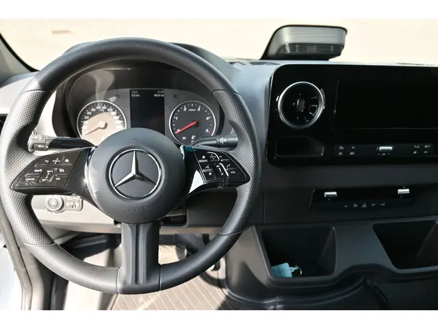 Mercedes-Benz Sprinter 317 CDI L2H2 Pro 2024 Diesel 14