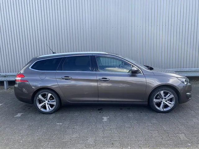 Peugeot 308 SW 1.2 e-THP Première 2014 Benzine 10