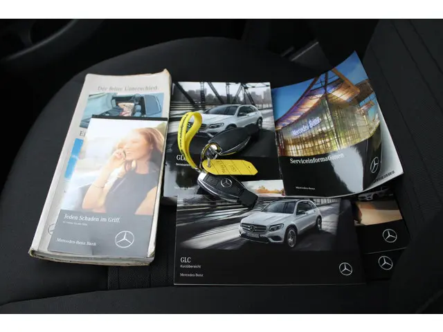 Mercedes-Benz GLC 250 4MATIC Business 2017 Benzine 28