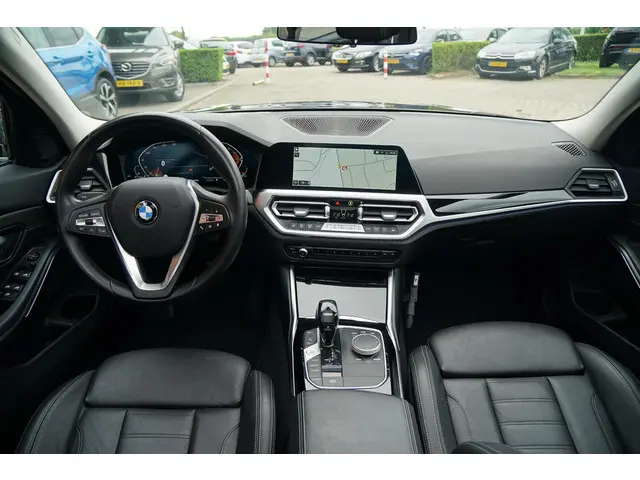 BMW 3 Serie 318i High Executive 2021 Benzine 3