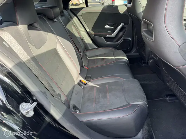 Mercedes-Benz CLA 200 Premium Plus 2020 Benzine 8