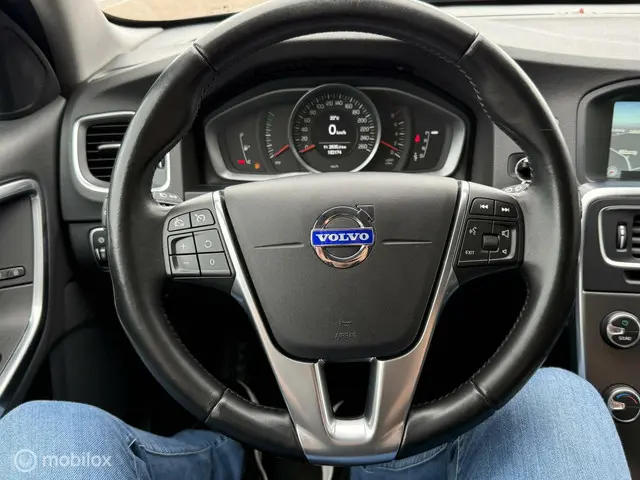 Volvo V60 1.6 T3 Momentum AUTOMAAT, TREKHAAK 2014 Benzine 16