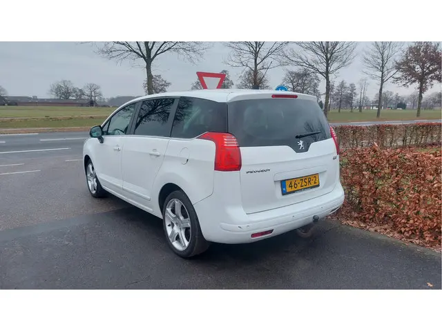 Peugeot 5008 1.6 THP Active 7p. 2013 Benzine 6