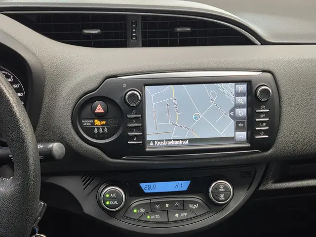 Toyota Yaris 1.5 Hybrid Active 2018 Hybride Benzine 30