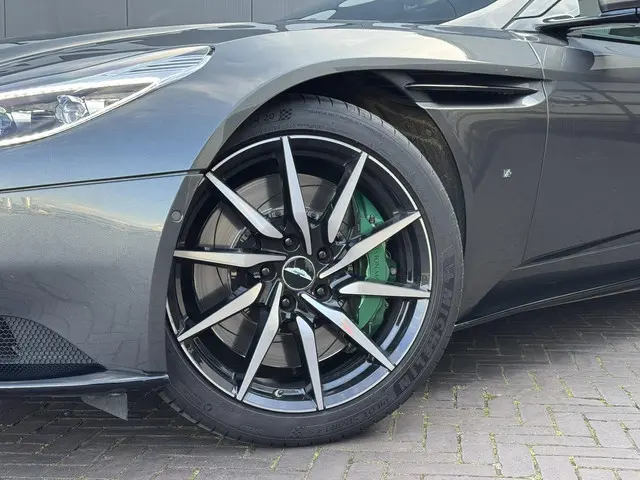 Aston Martin DB11 5.2 V12 2017 Benzine 13