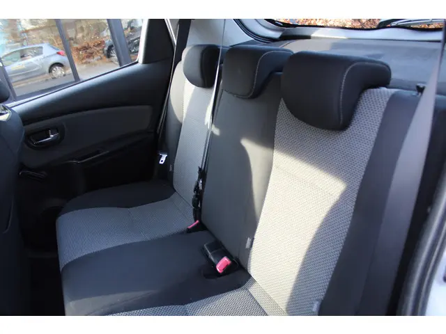 Toyota Yaris 1.5 Hybrid Aspiration 2015 Hybride Benzine 15