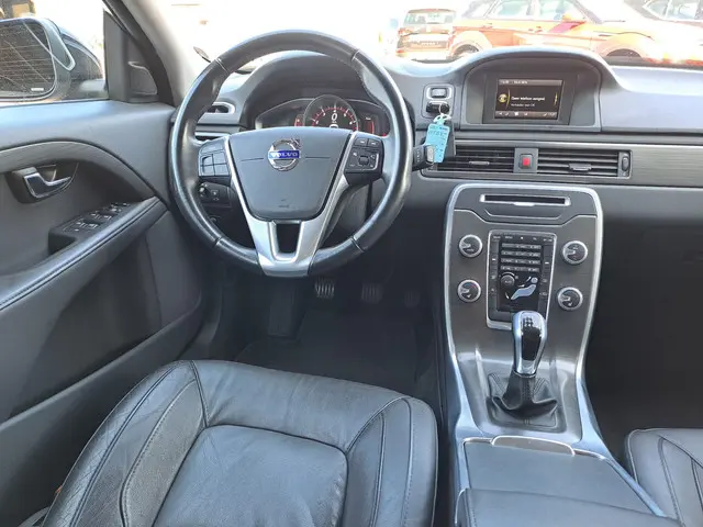Volvo V70 2.0 T4 Classic Edition 2015 Benzine 6