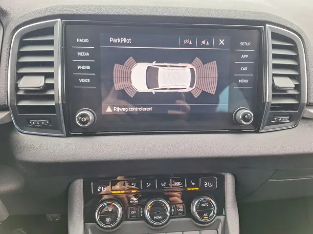 Škoda Karoq 1.0 TSI 2018 Benzine 25