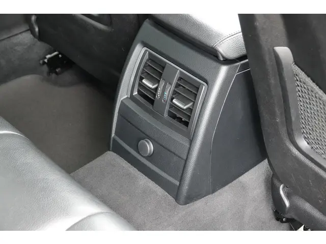 BMW 3 Serie Touring 320i 2017 Benzine 30