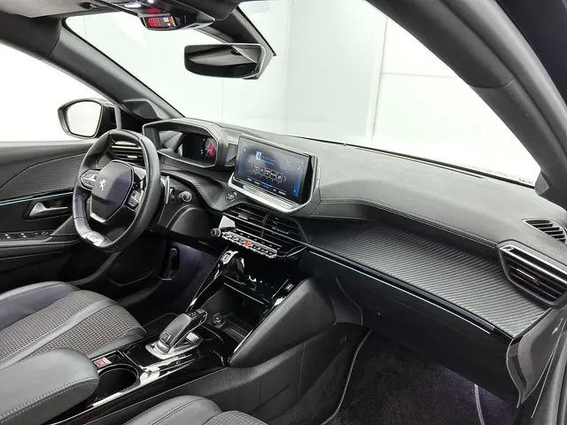 Peugeot 208 1.2 PureTech GT Aut. 2020 Benzine 17