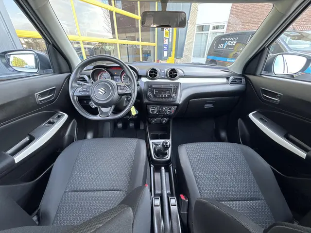 Suzuki Swift 1.2 Comfort Smart Hybrid 2023 Benzine 21