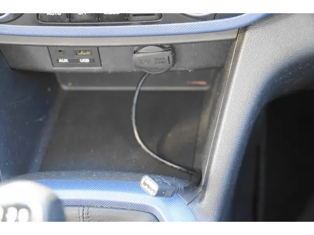 Hyundai i10 1.0i i-Motion Comfort NAVI APP'S 2014 Benzine 22