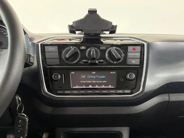 Volkswagen up! 1.0 BMT move up! 2017 Benzine 12