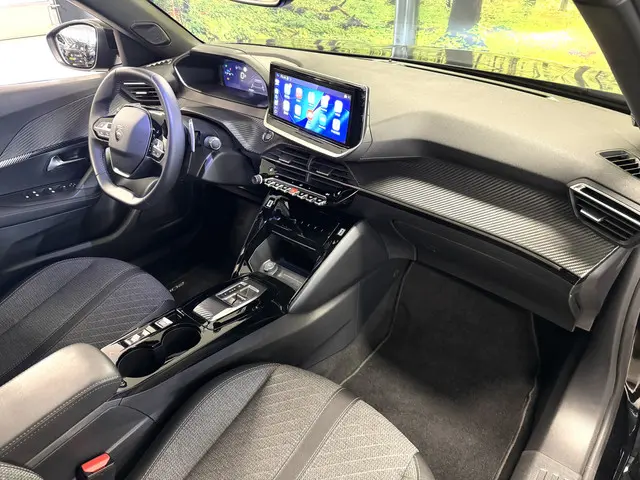 Peugeot 2008 1.2 PureTech 130 Allure 2024 Benzine 9