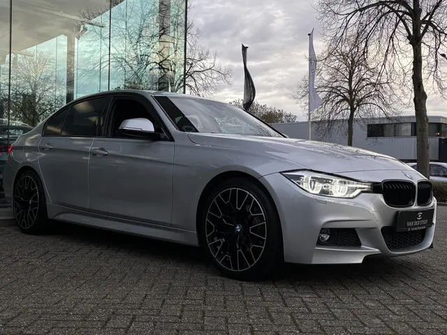 BMW 3 Serie 320i 2019 Benzine 15
