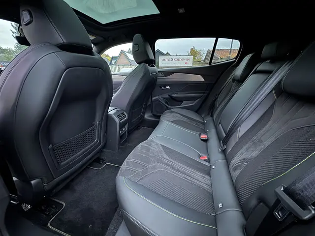 Peugeot 408 GT HYbrid 225 EAT8 2023 Hybride Benzine 19