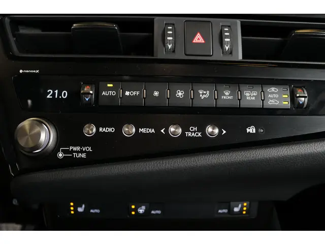 Lexus ES 300h Business Line 2024 Hybride Benzine 18