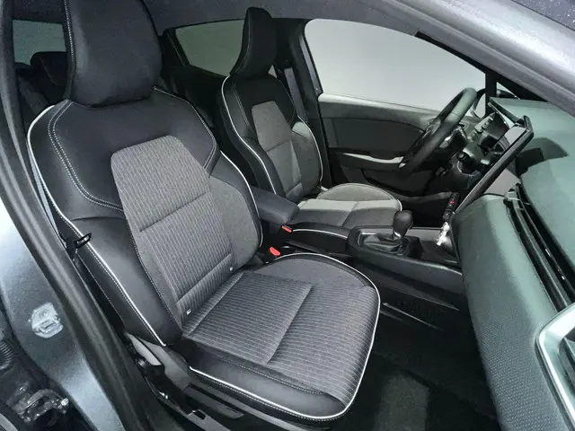 Mitsubishi Colt 1.6 HEV Intense+ 2025 Hybride Benzine 32