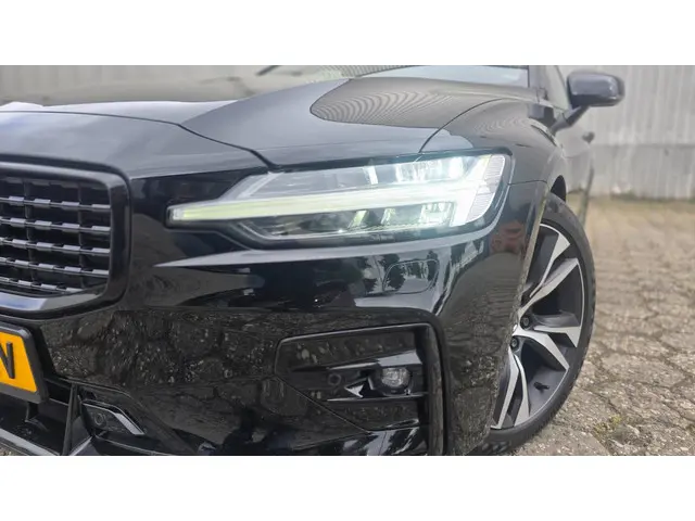 Volvo S60 2.0 T4 R-Design 2020 Benzine 17