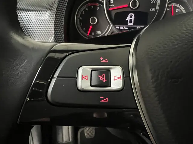 Volkswagen up! 1.0 BMT move up! 2019 Benzine 18