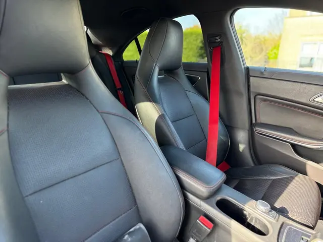 Mercedes-Benz CLA AMG 45 4MATIC 2015 Benzine 17