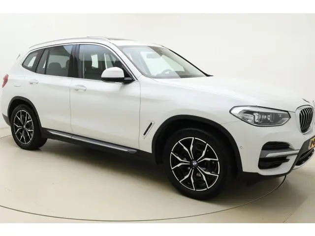 BMW X3 xDrive20i High Executive 2021 Benzine 8