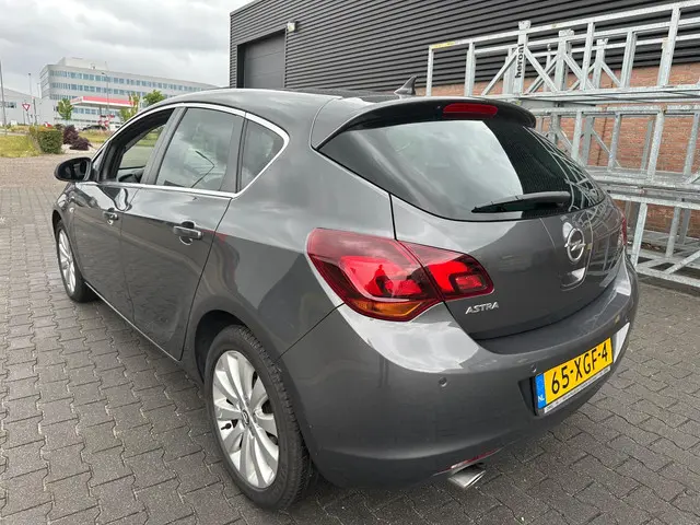 Opel Astra 1.4 Turbo Anniversary Edition 2012 Benzine 4