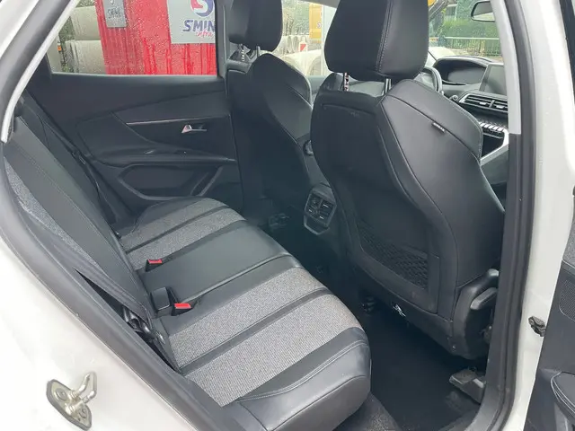 Peugeot 3008 1.2 PureTech Allure Automaat 2018 Benzine 8