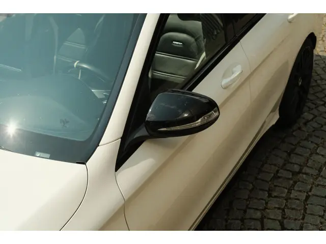 Mercedes-Benz C-Klasse AMG 63 S 2015 Benzine 11
