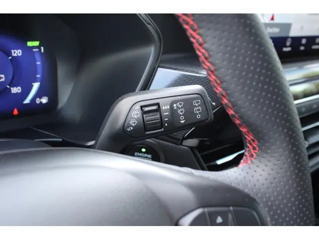 Ford Kuga 2.5 PHEV ST-Line 2024 Hybride Benzine 24