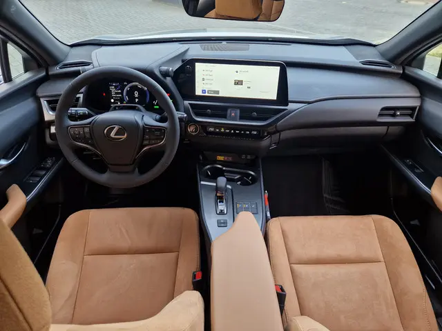 Lexus UX 300h Business Line 2025 Hybride Benzine 7