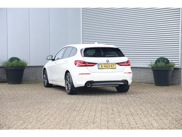 BMW 1 Serie 118i Executive Sportline Aut. 2021 Benzine 3