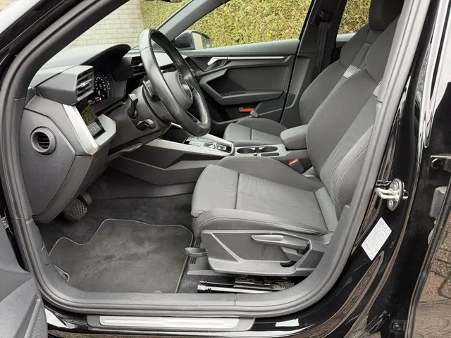 Audi A3 Sportback 30 TFSI Business edition 2021 Benzine 6