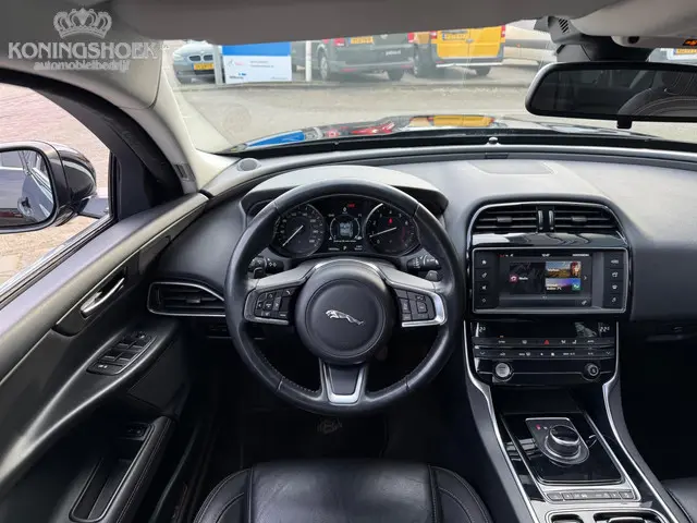Jaguar XE 2.0t AWD Portfolio 2018 Benzine 26