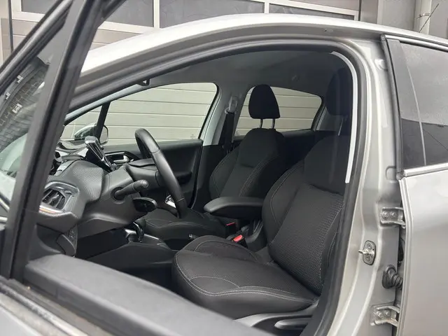 Peugeot 208 1.2 PureTech Allure 2017 Benzine 7