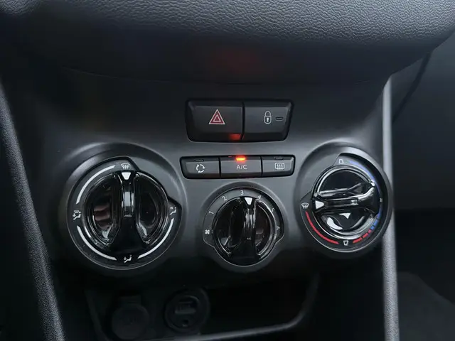 Peugeot 208 1.2 VTi Allure 2014 Benzine 15