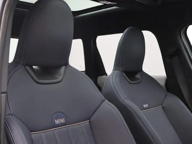 MINI 5-Deurs Cooper C 2024 Benzine 19