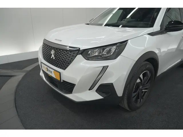 Peugeot 2008 PureTech 130 EAT8 Allure 2023 Benzine 16