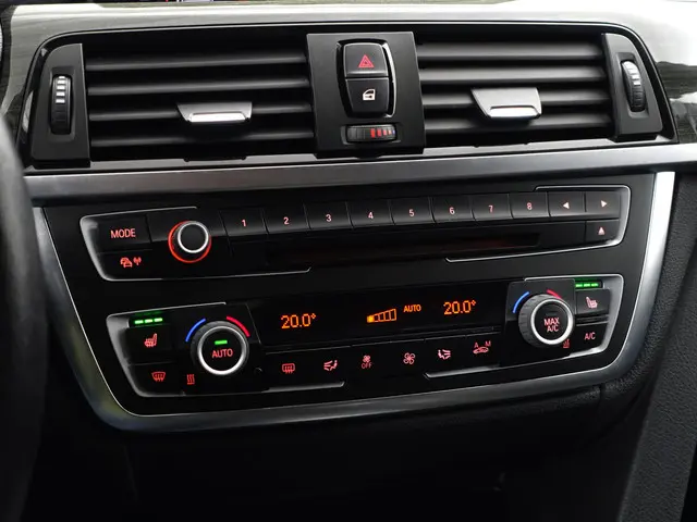 BMW 3 Serie 320i M Sport Aut- 2012 Benzine 13