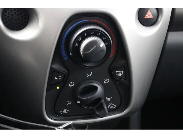 Toyota Aygo 1.0 VVT-i x-sport 2017 Benzine 21