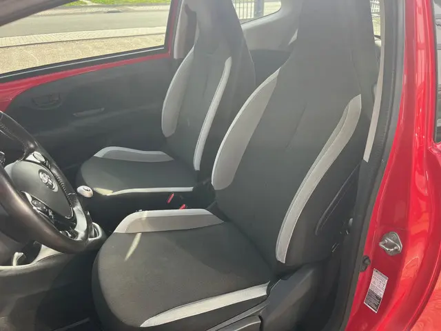 Toyota Aygo 1.0 VVT-i x , Airco, Led, Zuinig 2016 Benzine 17