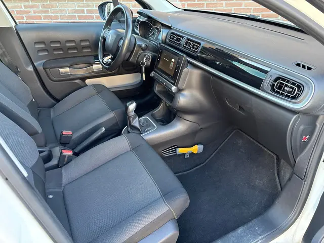 Citroën C3 1.2 PureTech Shine 2017 Benzine 8