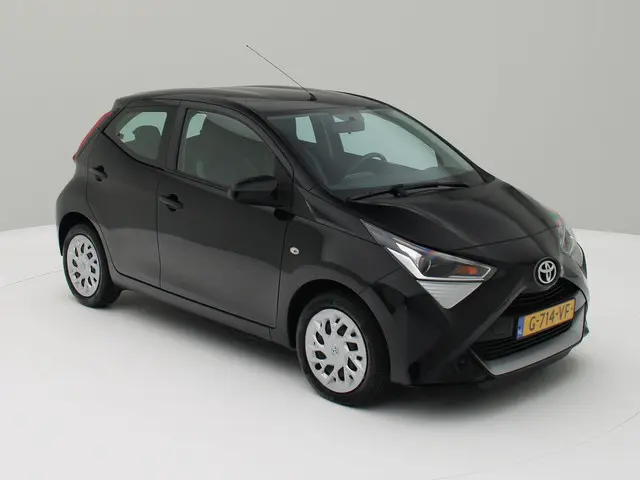 Toyota Aygo 1.0 VVT-i x-play 2019 Benzine 8