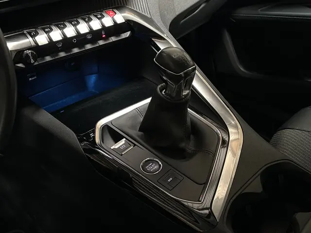 Peugeot 5008 1.2 PureTech Allure 7 Persoons 2022 Benzine 9