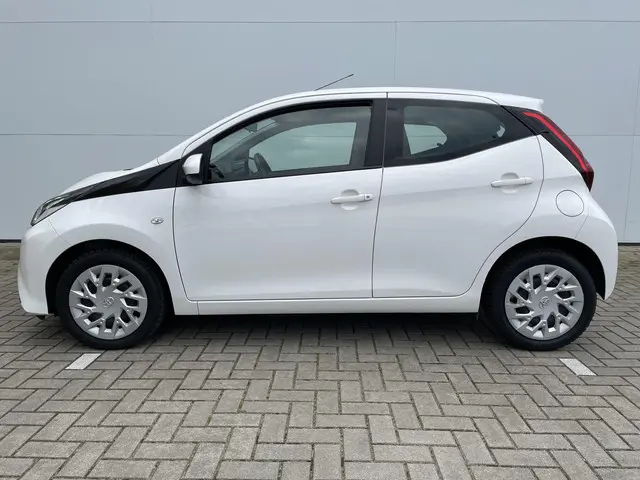 Toyota Aygo 1.0 VVT-i x-play 2021 Benzine 3