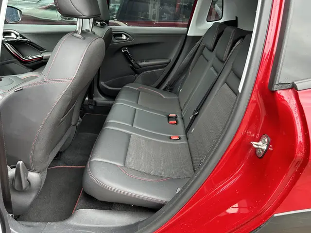 Peugeot 2008 Turbo 110PK GT-line 2018 Benzine 29